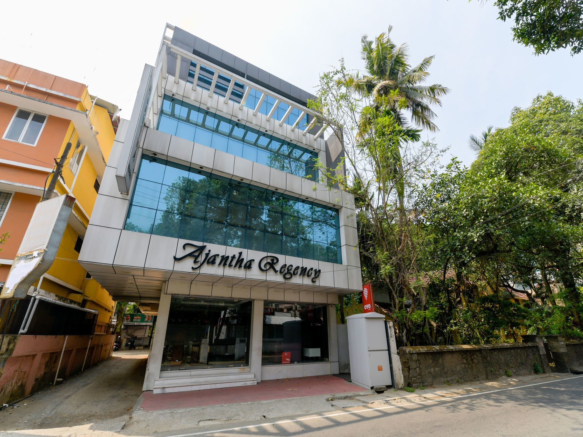 Oyo 7188 Ajantha Regency Hotell Kochi Exteriör bild